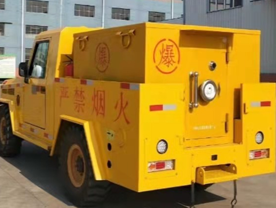石家庄凯龙爆破器材运输车：保障爆破任务的安全运行